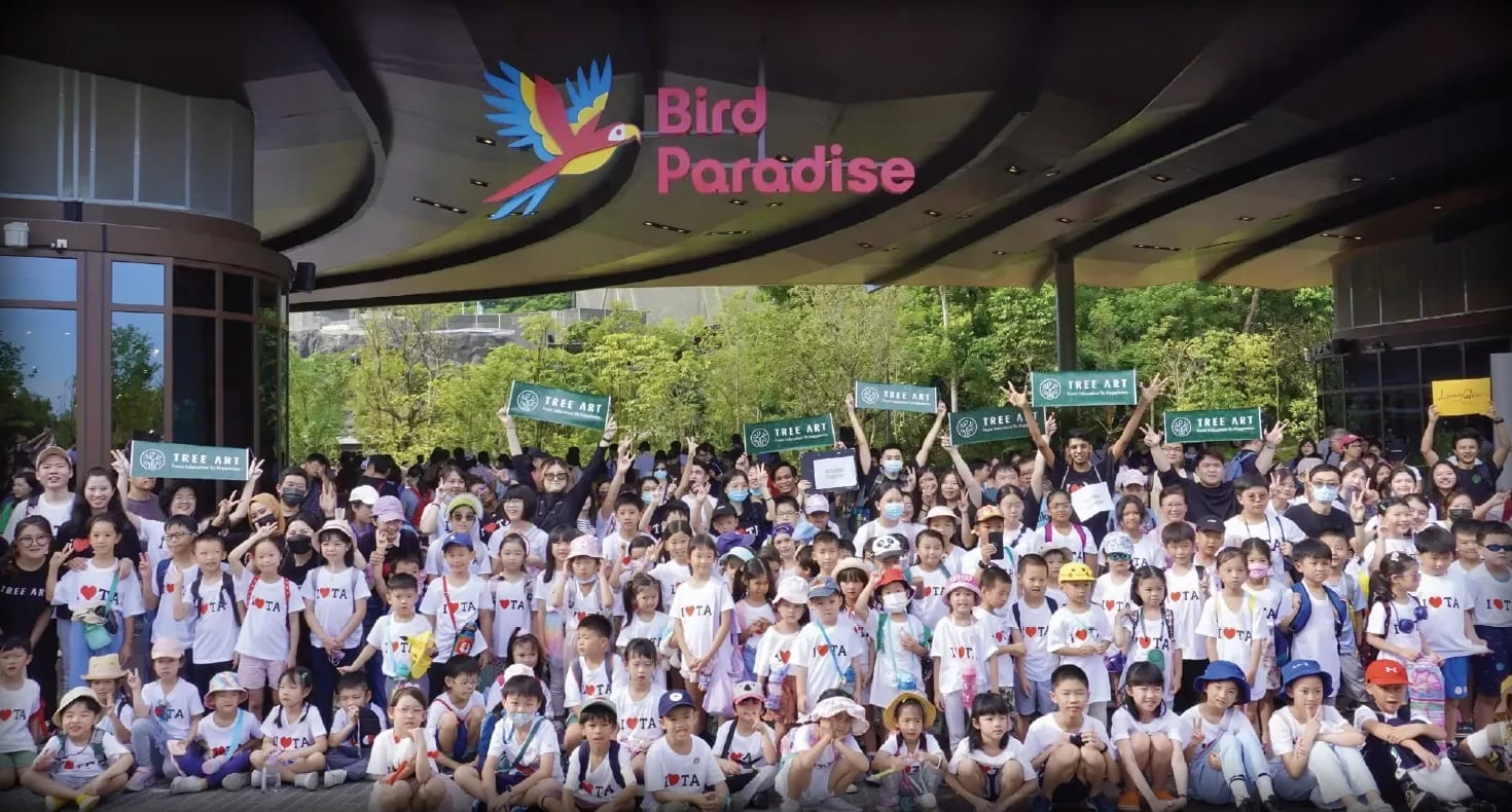 Hundreds of Tree Art students, teachers and families gathered at the Bird Paradise entrance