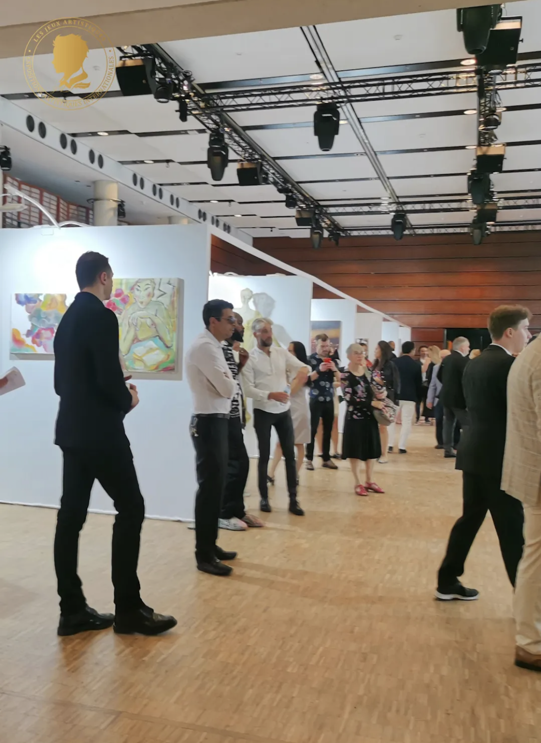Guests viewing young artists' works