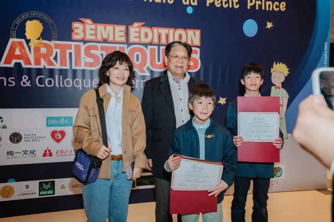 Young artists holding their exhibition certificates