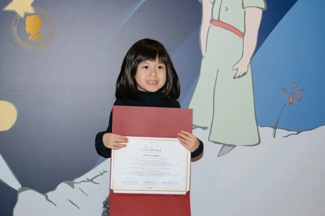 Participant displaying an exhibition award certificate